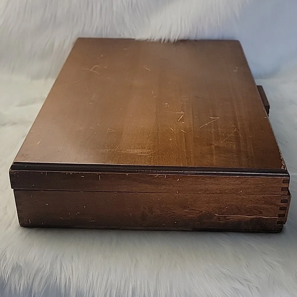 1881 ROGERS ONEIDA LTD. VTG Colchester Pattern Silver Plated Silverware Box‎ Set